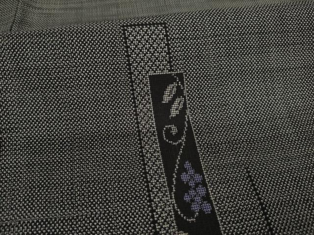 平和屋着物●本場大島紬 カタス9マルキ 短冊葡萄唐草文 黒地 正絹 逸品 AAAY7383ck