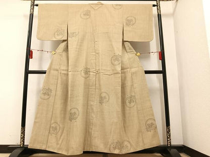 平和屋着物●本場結城紬　重要無形文化財　100亀甲　飛び亀甲柄　舞葉文　榛色地　正絹　逸品　AAAY8958ph　