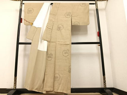 平和屋着物●本場結城紬　重要無形文化財　100亀甲　飛び亀甲柄　舞葉文　榛色地　正絹　逸品　AAAY8958ph　