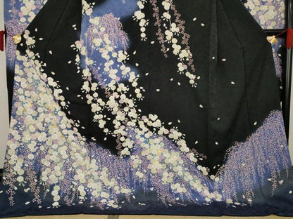 平和屋着物●豪華振袖　刺繍　枝垂れ桜文　暈し染め　黒地　金糸　正絹　逸品　AAAY9009ck