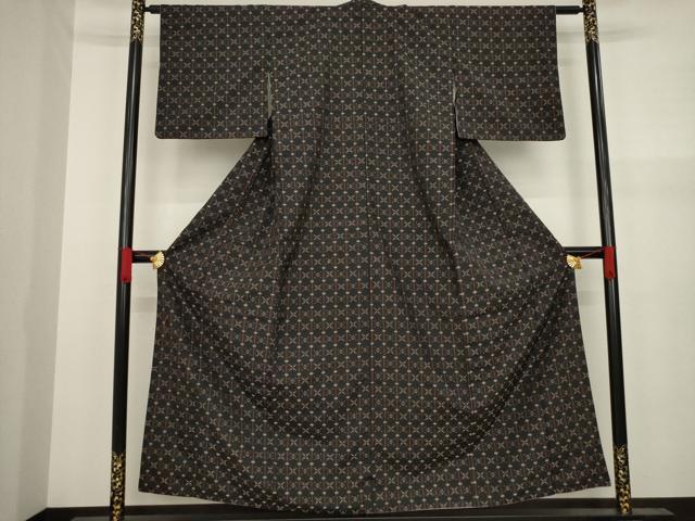 平和屋着物●本場琉球　読谷山花織　紬地　黒地　正絹　逸品　AAAY9779ck