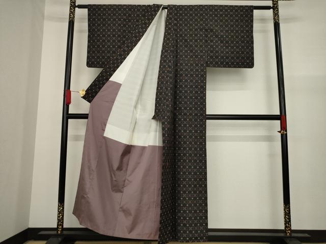 平和屋着物●本場琉球　読谷山花織　紬地　黒地　正絹　逸品　AAAY9779ck