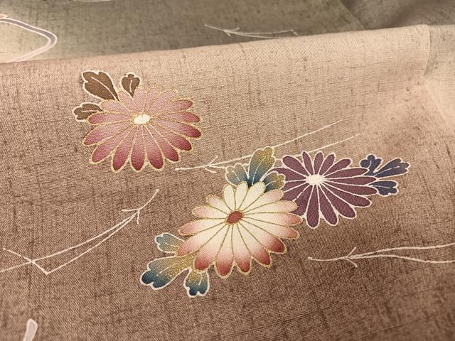 平和屋着物●訪問着　作家物　紬地　流水に花篭　柳煤竹色地　暈し染め　金彩　正絹　逸品　AAAY9927np