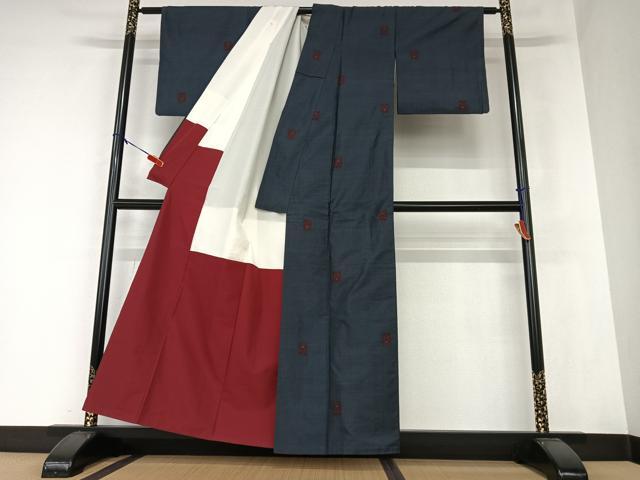 平和屋着物●本場大島紬　カタス7マルキ　色紙舞蝶文　正絹　逸品　AAAZ0009zg