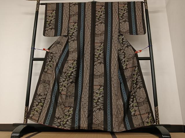 平和屋着物●本場大島紬 割込み絣 風景笠松文 黒地 正絹 逸品 未使用 AAAZ0045zg
