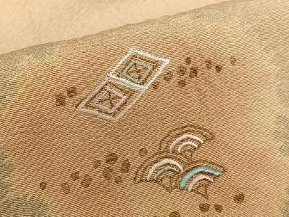 平和屋着物●十日町 名門 滝泰謹製 訪問着 手描き 絞り 刺繍 宝尽くし花蝶文 暈し染め 金彩 正絹 逸品 AAAZ0251zg