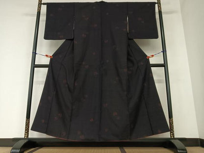 平和屋着物●結城紬 80亀甲 飛び亀甲柄 舞蝶文 正絹 逸品 AAAZ0269zg