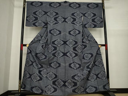 平和屋着物●本場大島紬 一元絣 亀甲花文 正絹 逸品 AAAZ0624ck