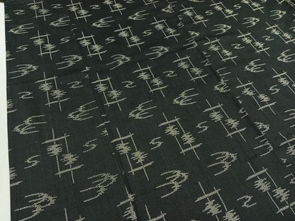 平和屋着物▽上質な紬 単衣 琉球絣文様 黒地 正絹 逸品 AAAZ0720jh