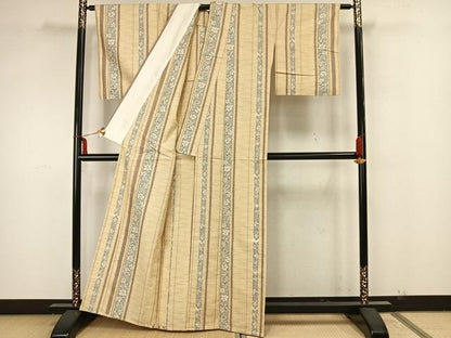 平和屋着物▽上質な紬　単衣　草花間道　正絹　逸品　AAAZ1572fy