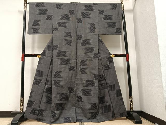 平和屋着物●本場大島紬　カタス7マルキ　幾何学文様　やまと誂製　正絹　逸品　AAAZ1791ph