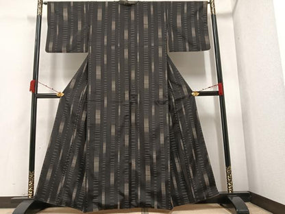 平和屋着物●本場染大島紬 変わり間道 黒地 正絹 逸品 AAAZ1796ph
