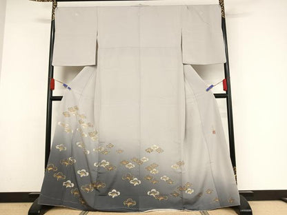 平和屋着物●人間国宝　福田喜重　刺繍　色留袖　舞花文　暈し染め　金彩　正絹　逸品　未使用　AAAZ3018np