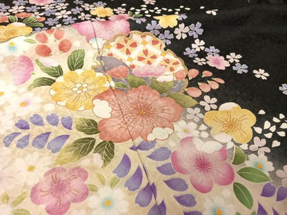 平和屋着物●豪華振袖　雪輪花文　暈し染め　黒地　金彩　仮絵羽　逸品　未使用　AAAZ3278np