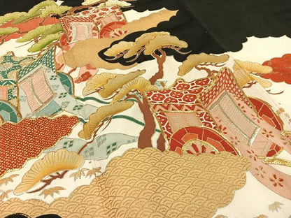 平和屋着物■豪華黒留袖　駒刺繍　御所車枝松文　金銀彩　正絹　逸品　AAAZ3559mf