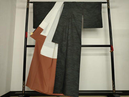 平和屋着物●本場大島紬 幾何学文様 黒地 正絹 逸品 AAAZ3816ck
