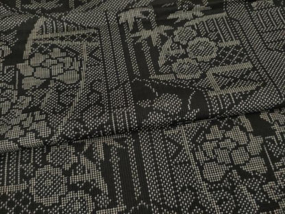 平和屋着物●本場大島紬 一元絣 亀甲花籬文 黒地 正絹 逸品 AAAZ4805ck