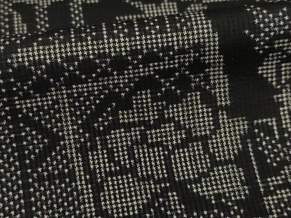 平和屋着物●本場大島紬 一元絣 亀甲花籬文 黒地 正絹 逸品 AAAZ4805ck