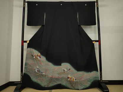 平和屋着物●豪華黒留袖　友禅　立波鴛鴦文　暈し染め　金銀彩　正絹　逸品　AAAZ5035ck