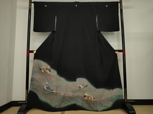 平和屋着物●豪華黒留袖　友禅　立波鴛鴦文　暈し染め　金銀彩　正絹　逸品　AAAZ5035ck