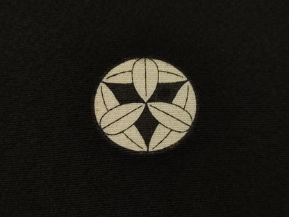 平和屋着物●豪華黒留袖　友禅　立波鴛鴦文　暈し染め　金銀彩　正絹　逸品　AAAZ5035ck