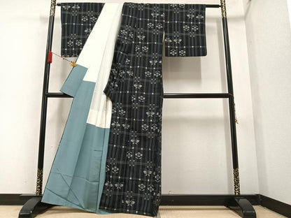平和屋着物●上質な紬　花蝶文　正絹　逸品　AAAZ5066ph