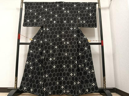 平和屋着物●上質な小紋 亀甲花文 黒地 正絹 逸品 AAAZ5086ph