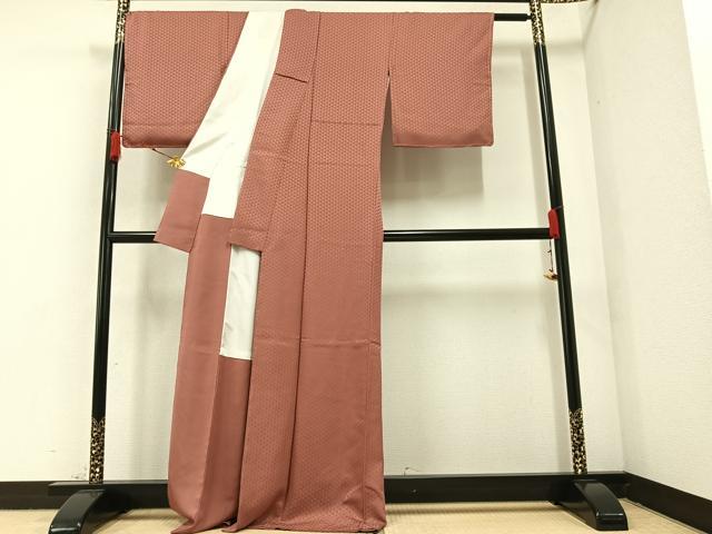 平和屋着物●上質な色無地　亀甲地紋　蘇芳色　正絹　逸品　未使用　AAAZ6847ph