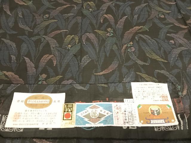 平和屋着物●本場大島紬　純泥染め　手織り　カタス7マルキ　草花文　恵絹織物謹製　証紙付き　正絹　逸品　AAAZ7332zg