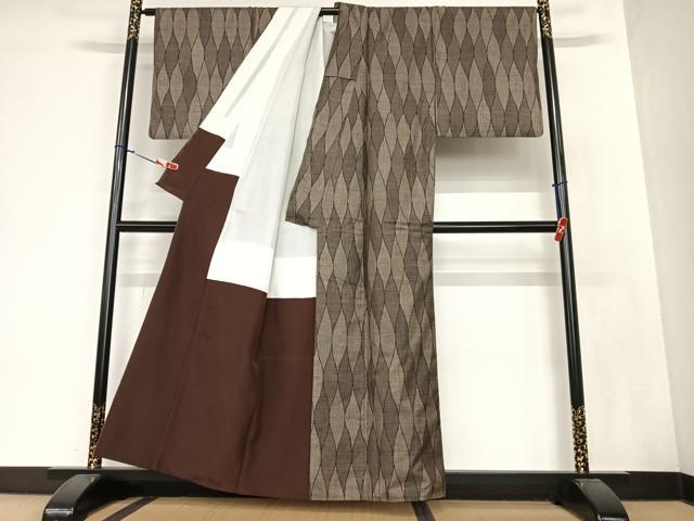 平和屋着物●本場大島紬　アンサンブル　純泥染め　手織り　150亀甲　立涌文　証紙付き　正絹　逸品　AAAZ7417zg 平和屋着物○本場大島紬 アンサンブル 純泥染め 手織り 150亀甲 立涌文