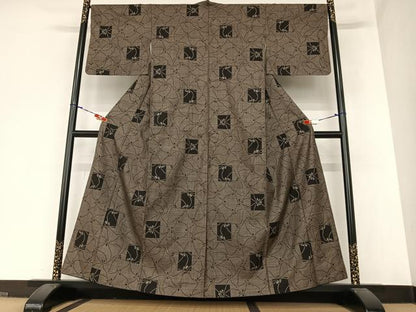 平和屋着物●本場大島紬 泥染 カタス9マルキ 色紙花文 正絹 逸品 AAAZ7596zg