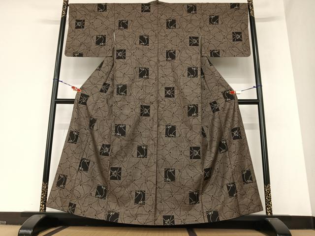平和屋着物●本場大島紬 泥染 カタス9マルキ 色紙花文 正絹 逸品 AAAZ7596zg