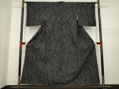 平和屋着物●結城紬 80亀甲 唐草文 黒地 正絹 逸品 AAAZ8924ck