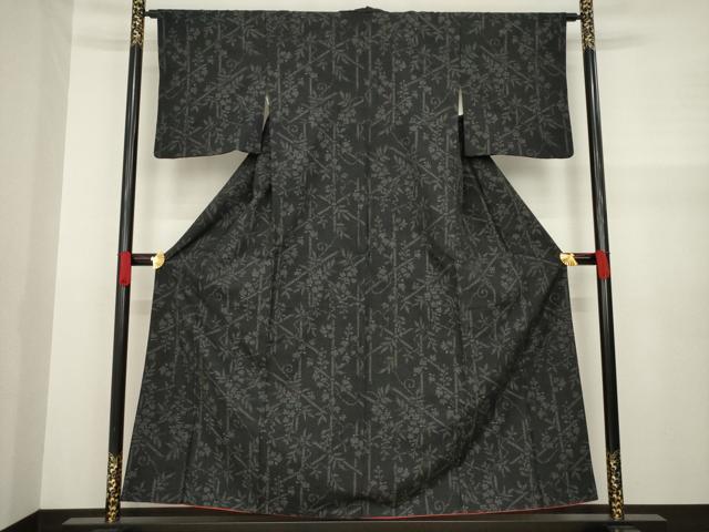 平和屋着物●結城紬 80亀甲 唐草文 黒地 正絹 逸品 AAAZ8924ck