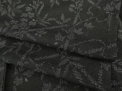 平和屋着物●結城紬 80亀甲 唐草文 黒地 正絹 逸品 AAAZ8924ck