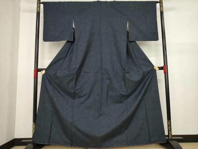 平和屋着物●本場大島紬 カタス7マルキ 花尽くし 黒地 正絹 逸品 AABA1351ck