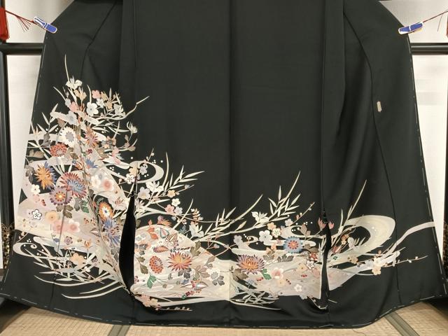 平和屋着物●人間国宝　本加賀友禅作家　二塚長生　黒留袖　草花文　仮絵羽　正絹　逸品　未使用　AABA2532np