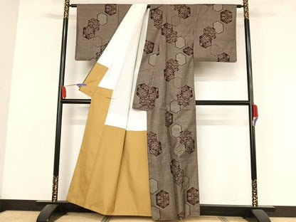 平和屋着物●本場大島紬 カタス9マルキ 亀甲花文 正絹 逸品 AABA2650np