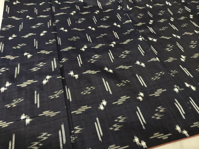 平和屋着物●本場琉球絣　紬　正絹　逸品　AABH4563ck 平和屋着物○本場琉球絣 紬 黒地 正絹 逸品 AABF0308fyの通販 by 平和