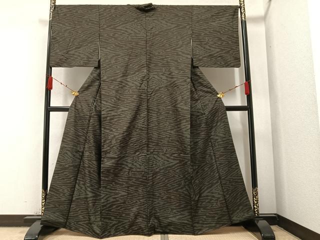 平和屋着物●本場染大島紬　舞葉文　正絹　逸品　AABA2692ph