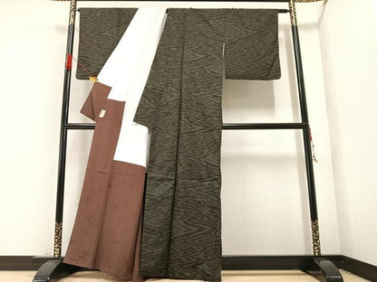平和屋着物●本場染大島紬　舞葉文　正絹　逸品　AABA2692ph