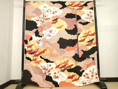 平和屋着物●豪華振袖　作家物　飛鶴雲重ね文　黒地　金彩　正絹　逸品　AABA3293ck