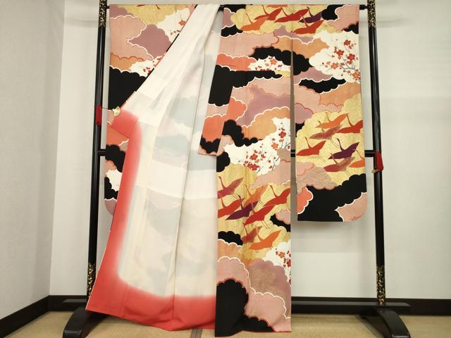 平和屋着物●豪華振袖　作家物　飛鶴雲重ね文　黒地　金彩　正絹　逸品　AABA3293ck