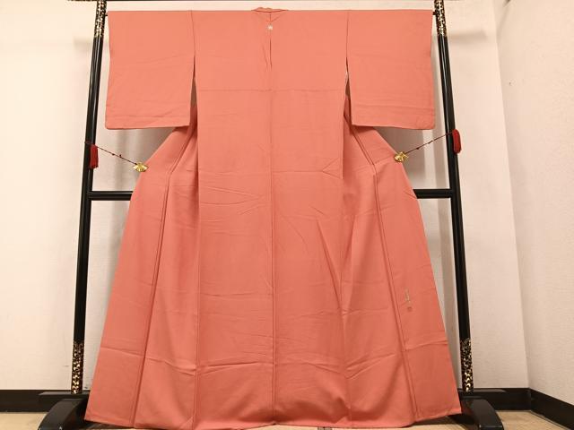 平和屋着物●上質な色無地 作家物 網目地紋 甚三紅色 正絹 逸品 AABA3792ph