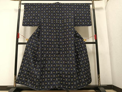 平和屋着物●上質な紬　琉球絣文様　正絹　逸品　AABA3814ph