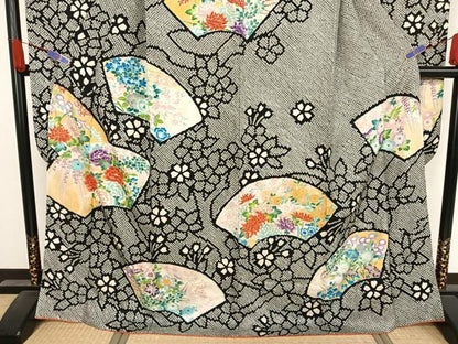 平和屋着物●豪華振袖　駒刺繍　絞り　地紙草花文　黒地　金彩　ロング丈　正絹　逸品　AABI0004cs