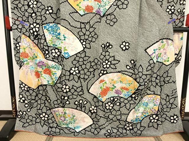 平和屋着物●豪華振袖　駒刺繍　絞り　地紙草花文　黒地　金彩　ロング丈　正絹　逸品　AABI0004cs