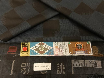 平和屋着物●本場大島紬　純泥染　手織り　カタス７マルキ　市松文様　畠山紬謹製　正絹　逸品　AABA4556np