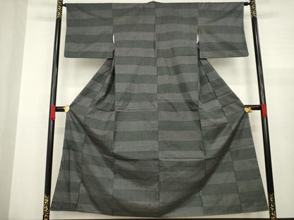 平和屋着物●本場大島紬　100亀甲　横段文　黒地　三越扱い　正絹　逸品　AABA4659ck