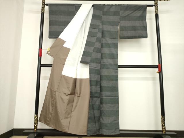 平和屋着物●本場大島紬　100亀甲　横段文　黒地　三越扱い　正絹　逸品　AABA4659ck